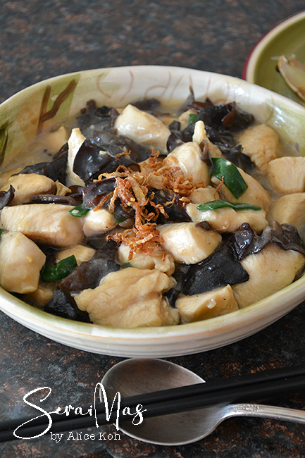 Stir Fry Chicken Ginger with Black Fungus